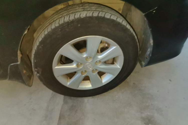 Used Toyota Corolla 2012 Luxurious Edition 1.6L Manual GL Right Front Wheel Hub