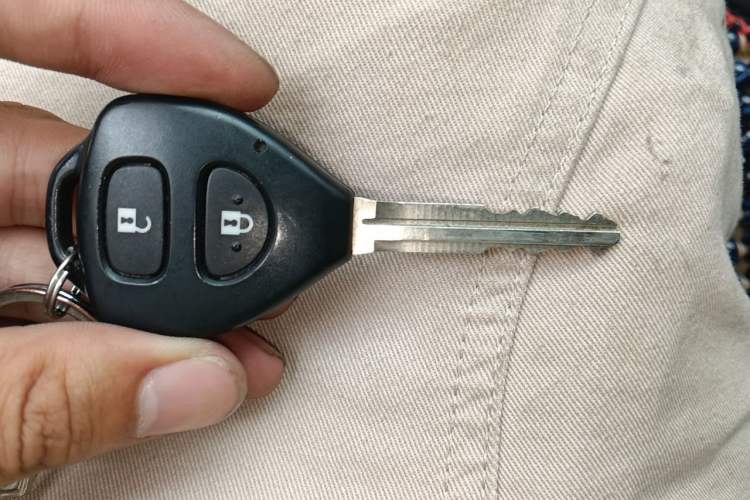 Used Toyota Corolla 2012 Luxurious Edition 1.8L CVT GL-i Vehicle Key