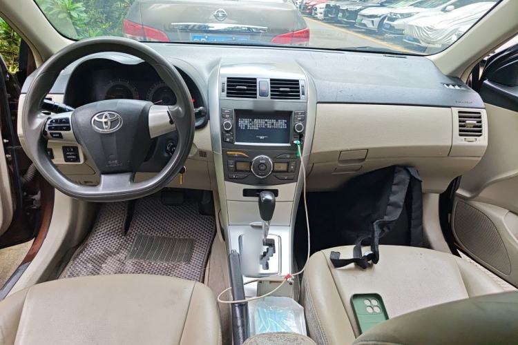 Used Toyota Corolla 2012 Luxurious Edition 1.6L Automatic GL Center Console