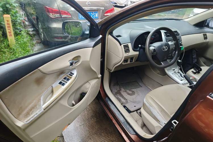 Used Toyota Corolla 2012 Luxurious Edition 1.6L Automatic GL Driver Seat