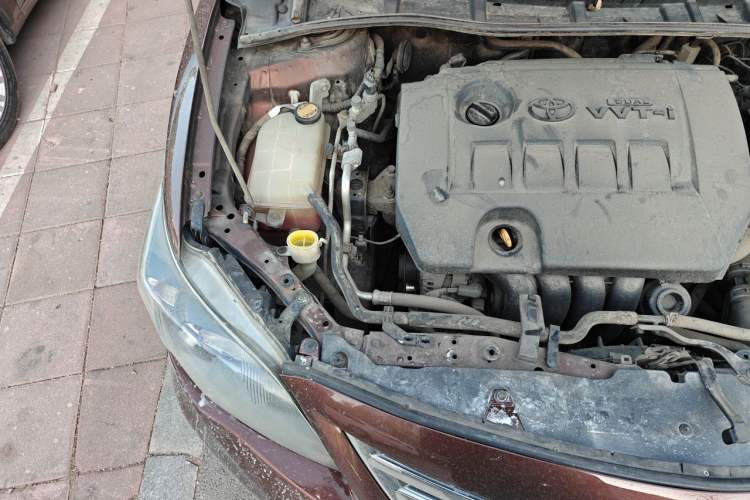 Used Toyota Corolla 2012 Luxurious Edition 1.8L CVT GL-i Engine Bay Right
