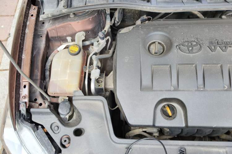 Used Toyota Corolla 2012 Luxurious Edition 1.6L Automatic GL Engine Bay Right
