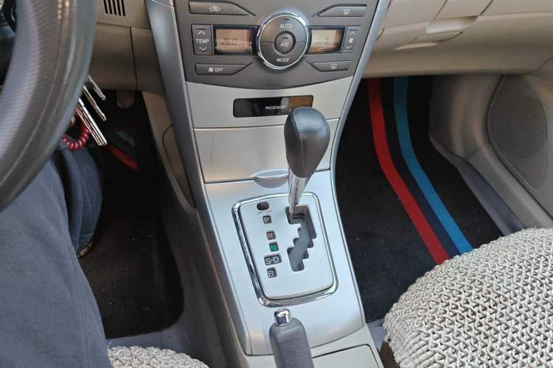 Used Toyota Corolla 2012 Luxurious Edition 1.8L CVT GL-i Gear Lever
