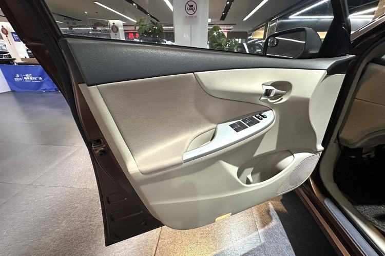 Used Toyota Corolla 2012 Luxurious Edition 1.6L Automatic GL Interior 1