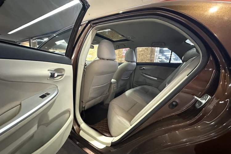Used Toyota Corolla 2012 Luxurious Edition 1.6L Automatic GL Interior 10
