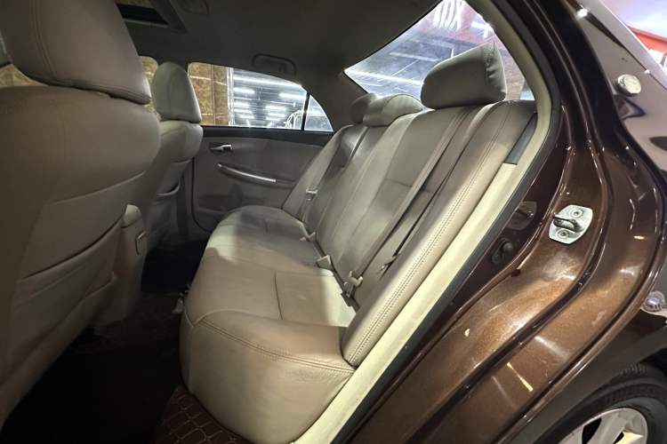 Used Toyota Corolla 2012 Luxurious Edition 1.6L Automatic GL Interior 11