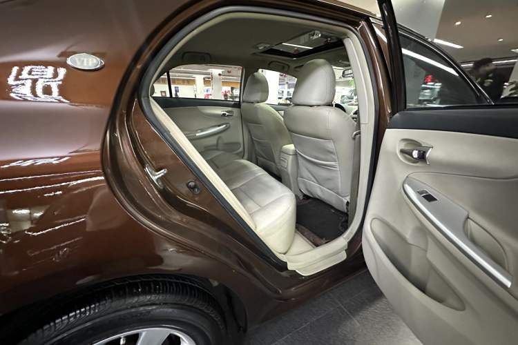 Used Toyota Corolla 2012 Luxurious Edition 1.6L Automatic GL Interior 12