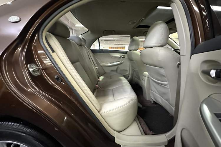 Used Toyota Corolla 2012 Luxurious Edition 1.6L Automatic GL Interior 13