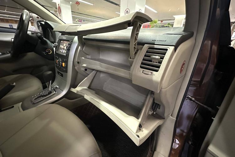 Used Toyota Corolla 2012 Luxurious Edition 1.6L Automatic GL Interior 14