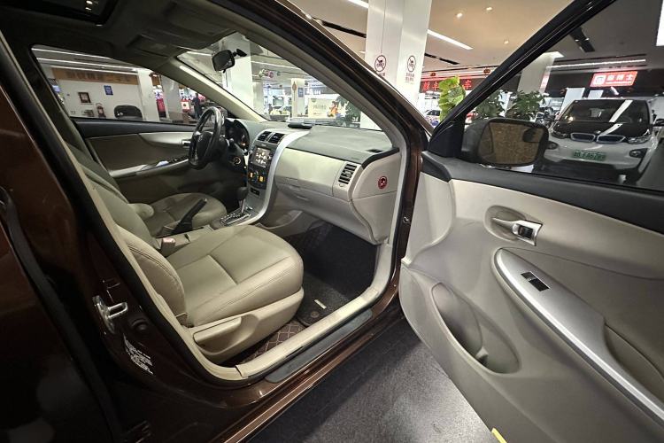 Used Toyota Corolla 2012 Luxurious Edition 1.6L Automatic GL Interior 15