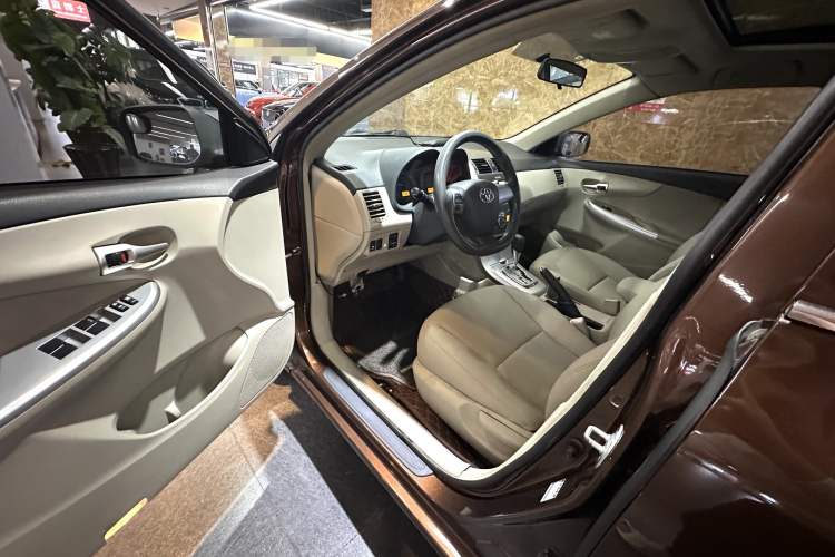 Used Toyota Corolla 2012 Luxurious Edition 1.6L Automatic GL Interior 2