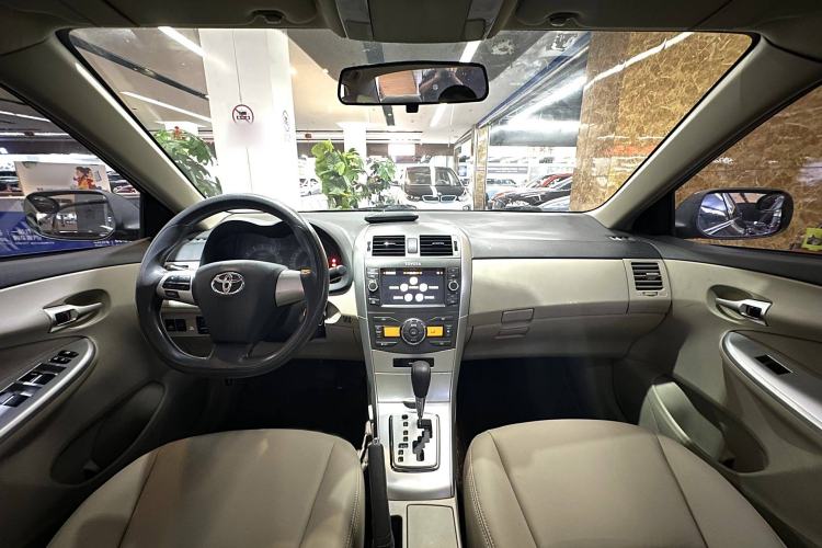 Used Toyota Corolla 2012 Luxurious Edition 1.6L Automatic GL Interior 4