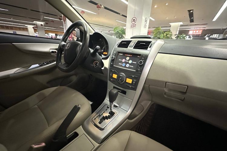 Used Toyota Corolla 2012 Luxurious Edition 1.6L Automatic GL Interior 5