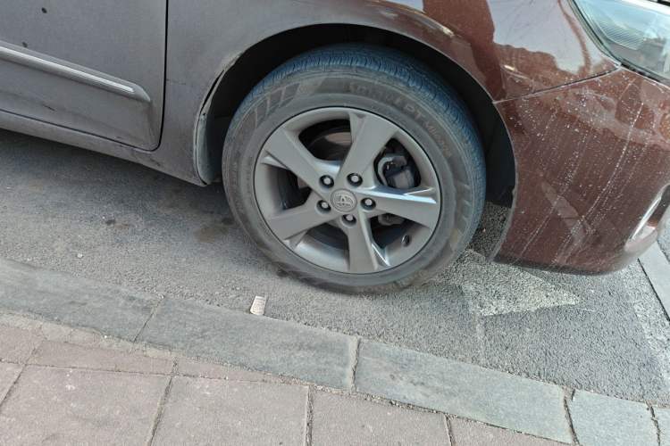 Used Toyota Corolla 2012 Luxurious Edition 1.8L CVT GL-i Right Front Wheel Hub