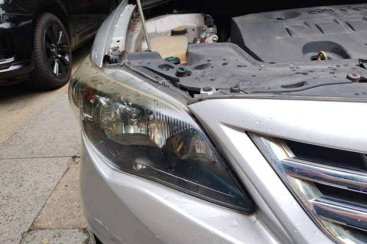 Used Toyota Corolla 2012 Luxurious Edition 1.8L CVT GL-i Right Front Headlight