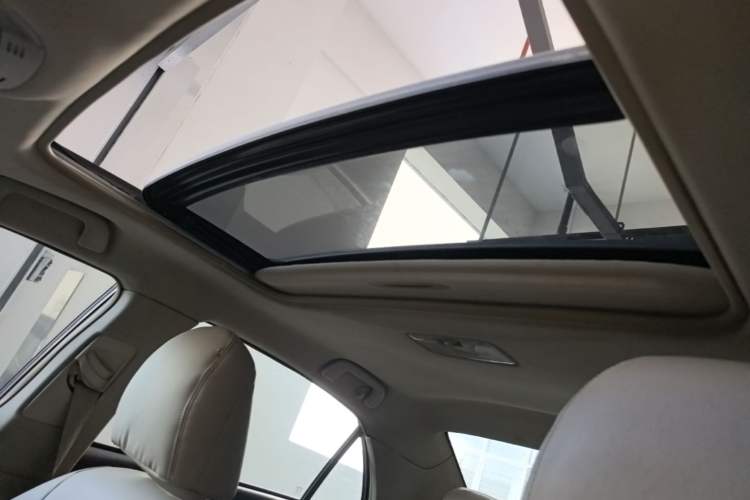 Used Toyota Corolla 2012 Luxurious Edition 1.8L CVT GL-i Headliner