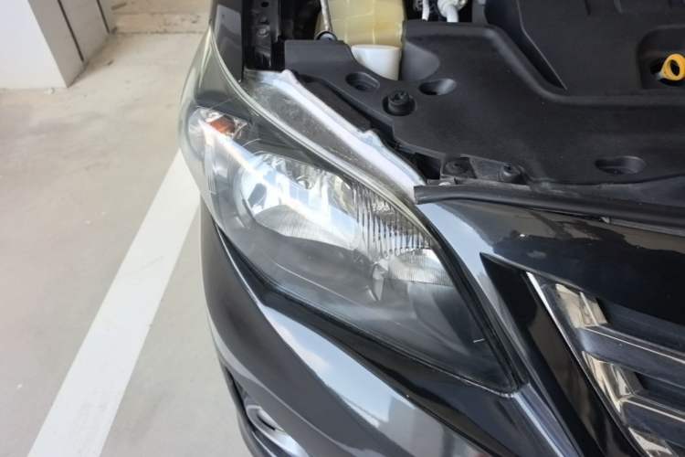 Used Toyota Corolla 2012 Luxurious Edition 1.8L CVT GL-i Right Front Headlight
