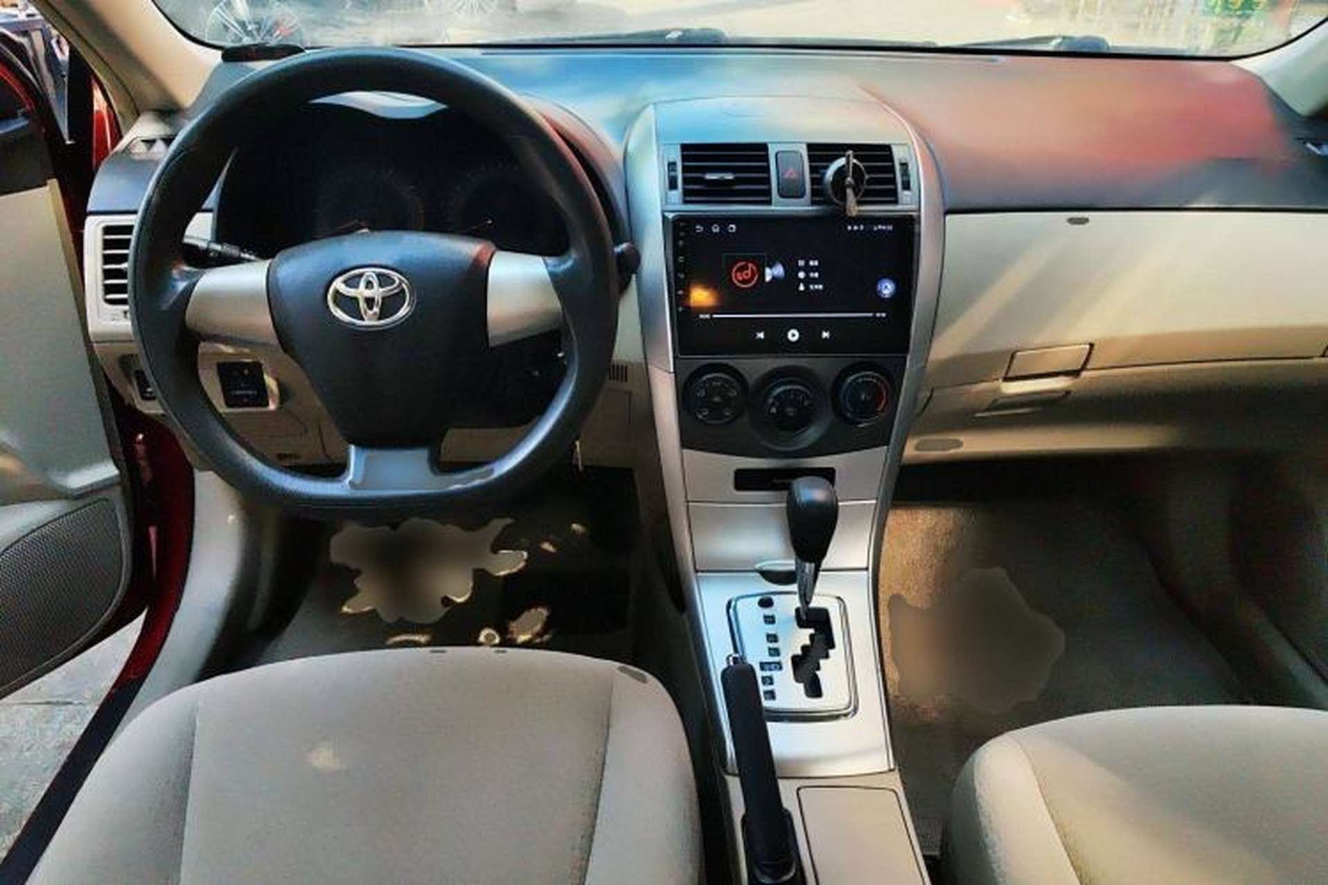 Used Toyota Corolla 2012 Luxurious Edition 1.6L Automatic GL Center Console