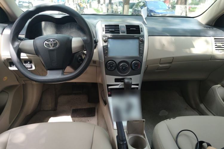 Used Toyota Corolla 2012 Luxurious Edition 1.6L Automatic GL Center Console