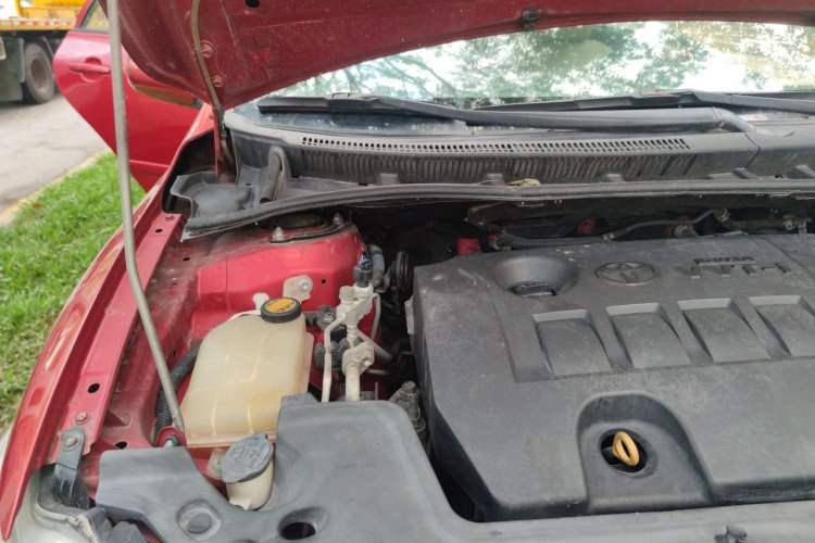 Used Toyota Corolla 2012 Luxurious Edition 1.6L Automatic GL Engine Bay Right