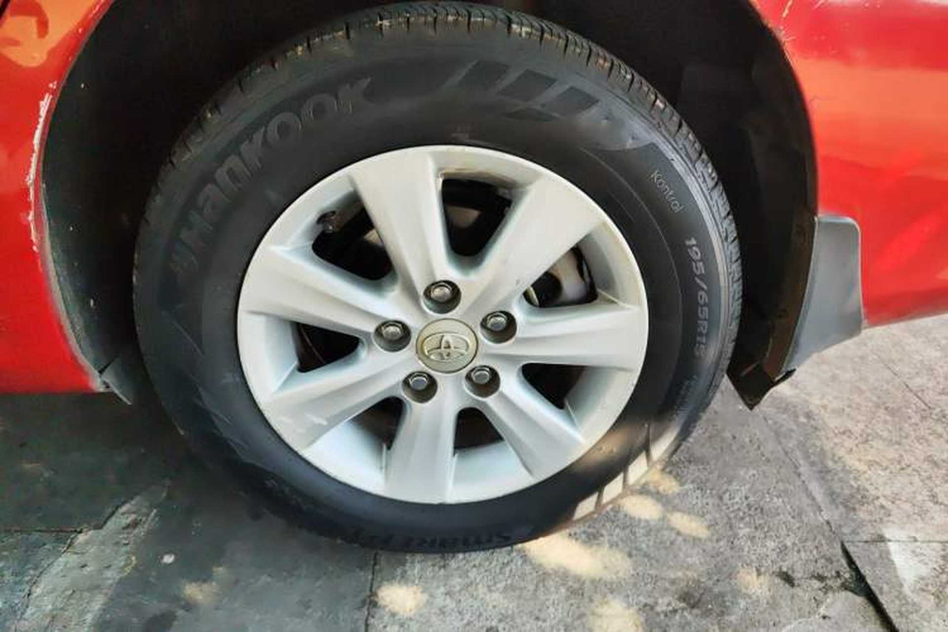 Used Toyota Corolla 2012 Luxurious Edition 1.6L Automatic GL Right Front Wheel Hub