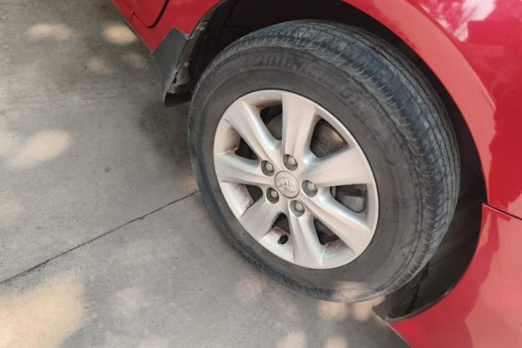 Used Toyota Corolla 2012 Luxurious Edition 1.6L Automatic GL Right Front Wheel Hub