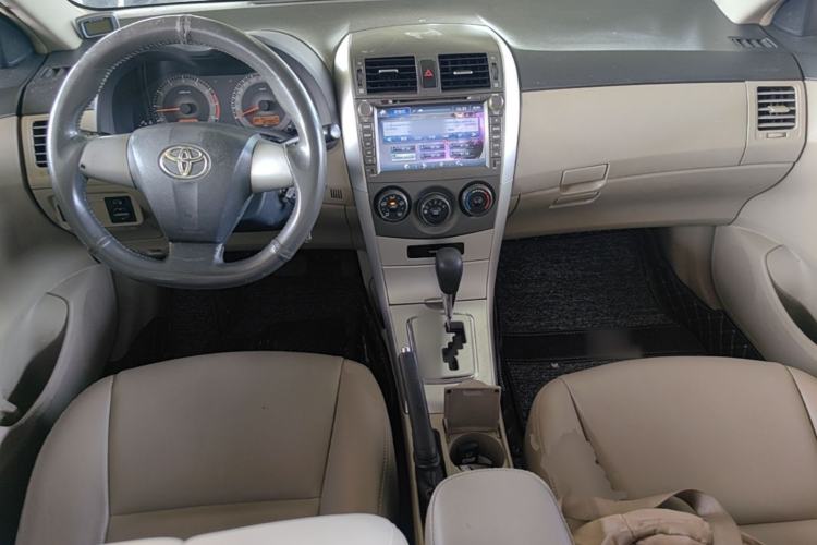 Used Toyota Corolla 2012 Luxurious Edition 1.6L Automatic GL Center Console