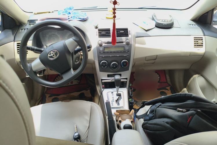 Used Toyota Corolla 2012 Luxurious Edition 1.6L Automatic GL Center Console