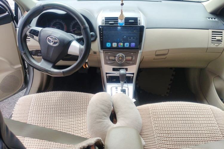 Used Toyota Corolla 2012 Luxurious Edition 1.6L Automatic GL Center Console