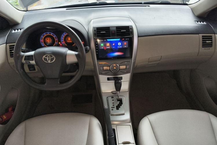 Used Toyota Corolla 2012 Luxurious Edition 1.8L CVT GL-i Center Console