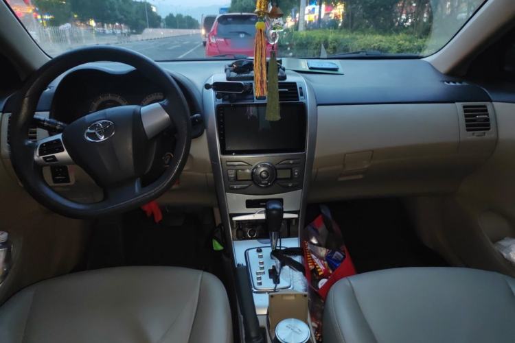 Used Toyota Corolla 2012 Luxurious Edition 1.6L Automatic GL Center Console