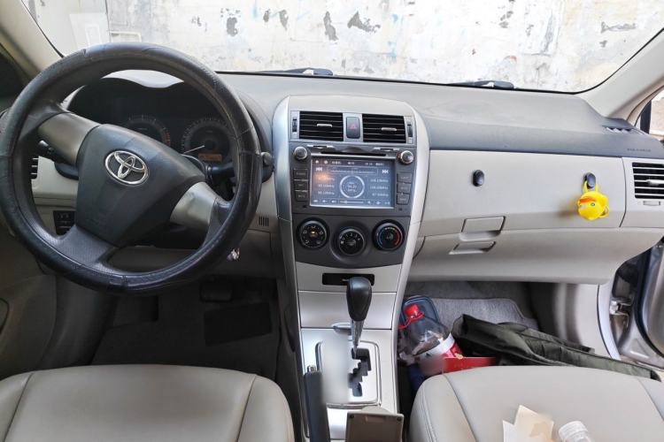 Used Toyota Corolla 2012 Luxurious Edition 1.6L Automatic GL Center Console