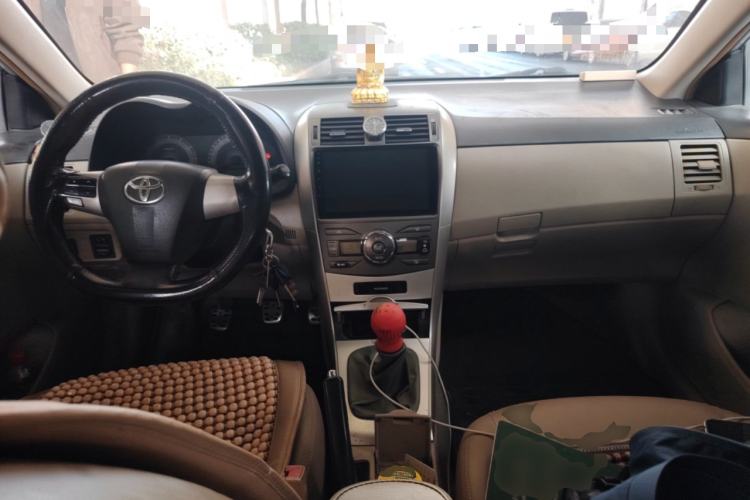 Used Toyota Corolla 2012 Luxurious Edition 1.6L Manual GL Center Console