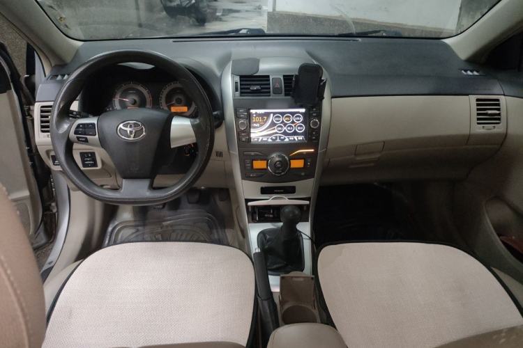 Used Toyota Corolla 2012 Luxurious Edition 1.6L Manual GL Center Console