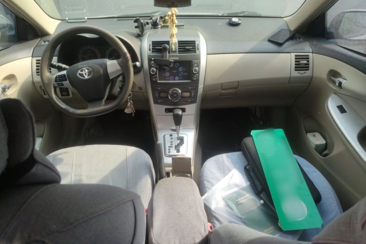 Used Toyota Corolla 2012 Luxurious Edition 1.6L Automatic GL Center Console