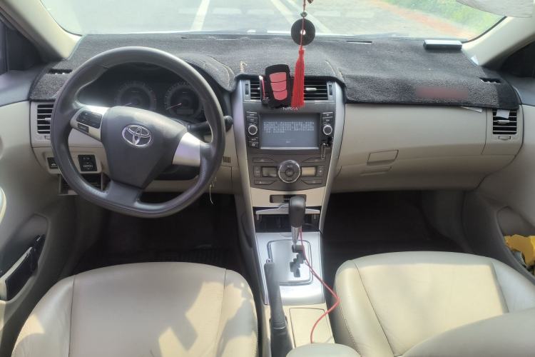 Used Toyota Corolla 2012 Luxurious Edition 1.6L Automatic GL Center Console