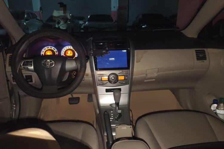 Used Toyota Corolla 2012 Luxurious Edition 1.8L CVT GL-i Center Console