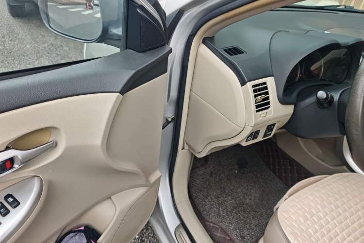 Used Toyota Corolla 2012 Luxurious Edition 1.8L CVT GL-i Driver Seat