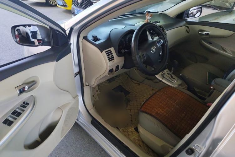 Used Toyota Corolla 2012 Luxurious Edition 1.6L Automatic GL Driver Seat