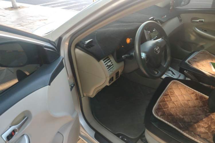 Used Toyota Corolla 2012 Luxurious Edition 1.8L CVT GL-i Driver Seat