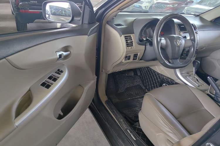 Used Toyota Corolla 2012 Luxurious Edition 1.6L Automatic GL Driver Seat