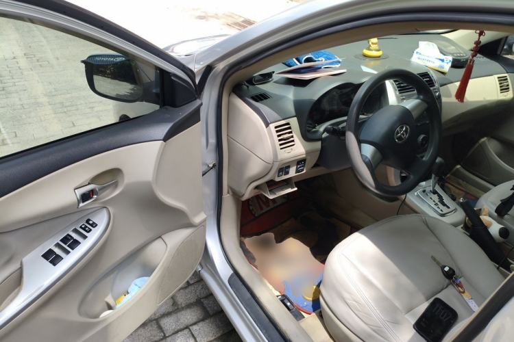 Used Toyota Corolla 2012 Luxurious Edition 1.6L Automatic GL Driver Seat