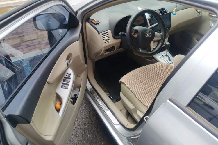 Used Toyota Corolla 2012 Luxurious Edition 1.6L Automatic GL Driver Seat