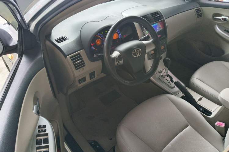 Used Toyota Corolla 2012 Luxurious Edition 1.8L CVT GL-i Driver Seat