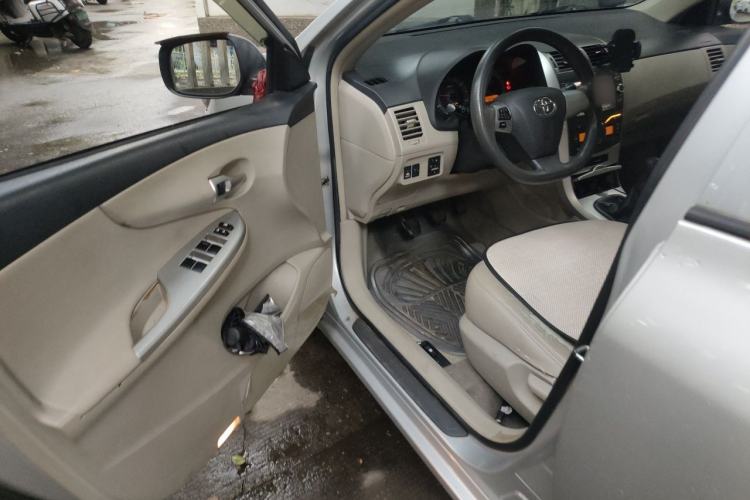 Used Toyota Corolla 2012 Luxurious Edition 1.6L Manual GL Driver Seat