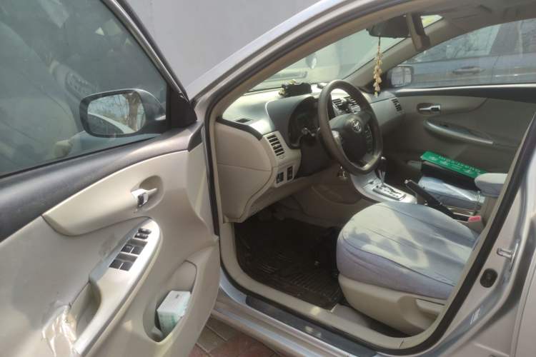 Used Toyota Corolla 2012 Luxurious Edition 1.6L Automatic GL Driver Seat