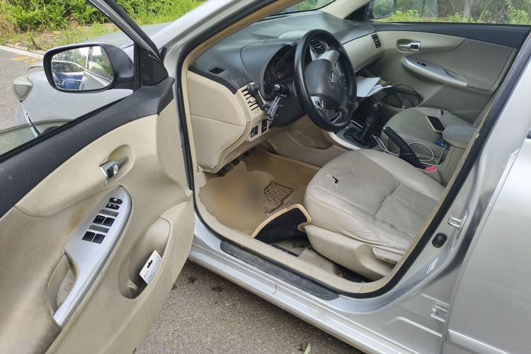 Used Toyota Corolla 2012 Luxurious Edition 1.6L Manual GL Driver Seat