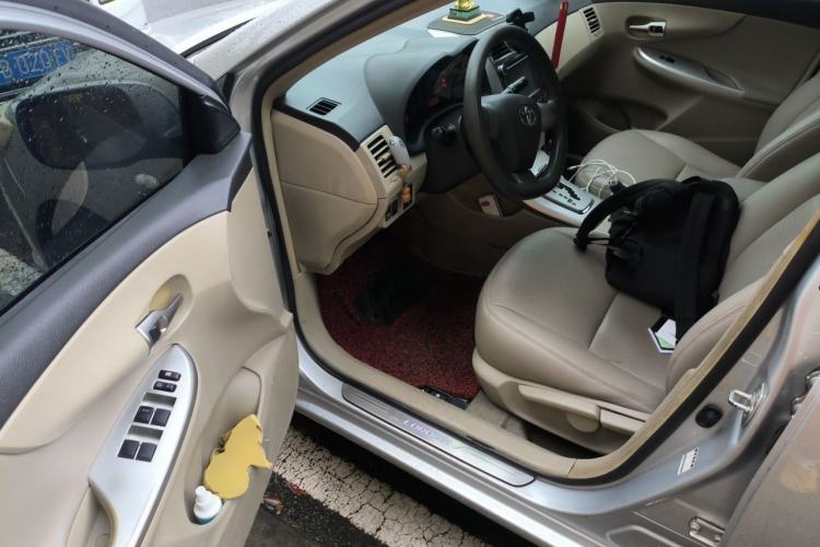 Used Toyota Corolla 2012 Luxurious Edition 1.8L CVT GL-i Driver Seat