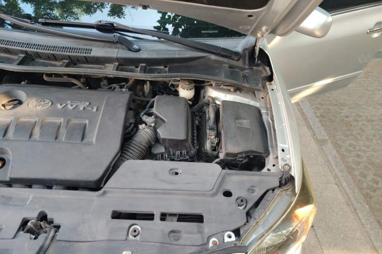 Used Toyota Corolla 2012 Luxurious Edition 1.8L CVT GL-i Engine Bay Left