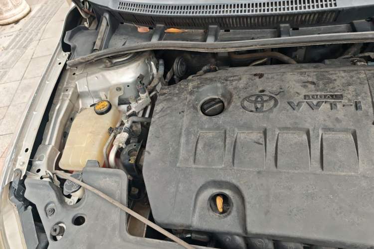 Used Toyota Corolla 2012 Luxurious Edition 1.8L CVT GL-i Engine Bay Right